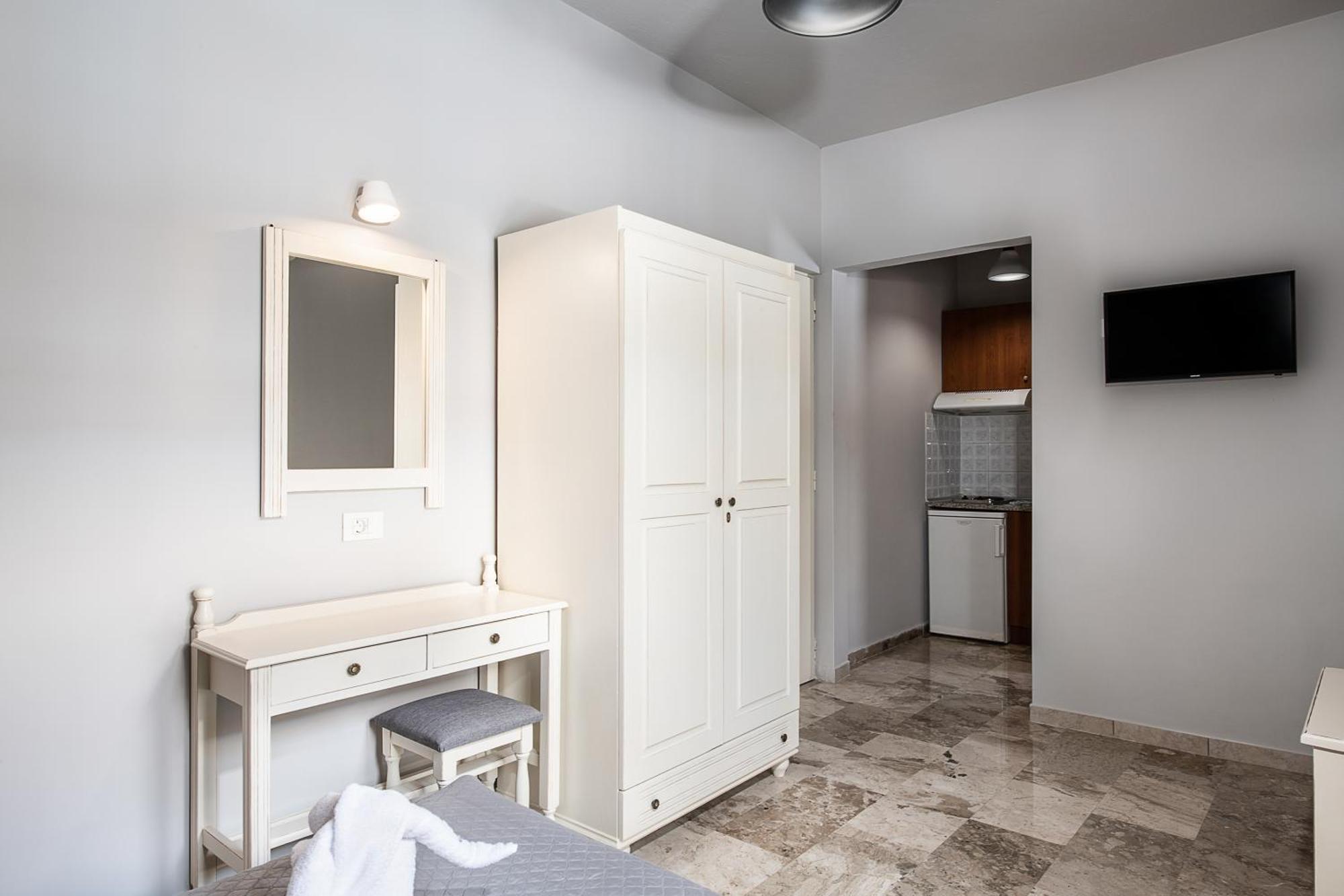 Lia Beachfront Apartments Stalós Pokoj fotografie