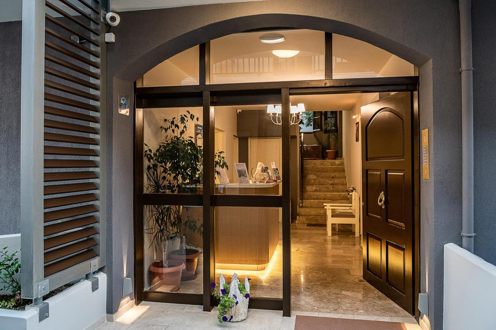 Lia Beachfront Apartments Stalós Exteriér fotografie