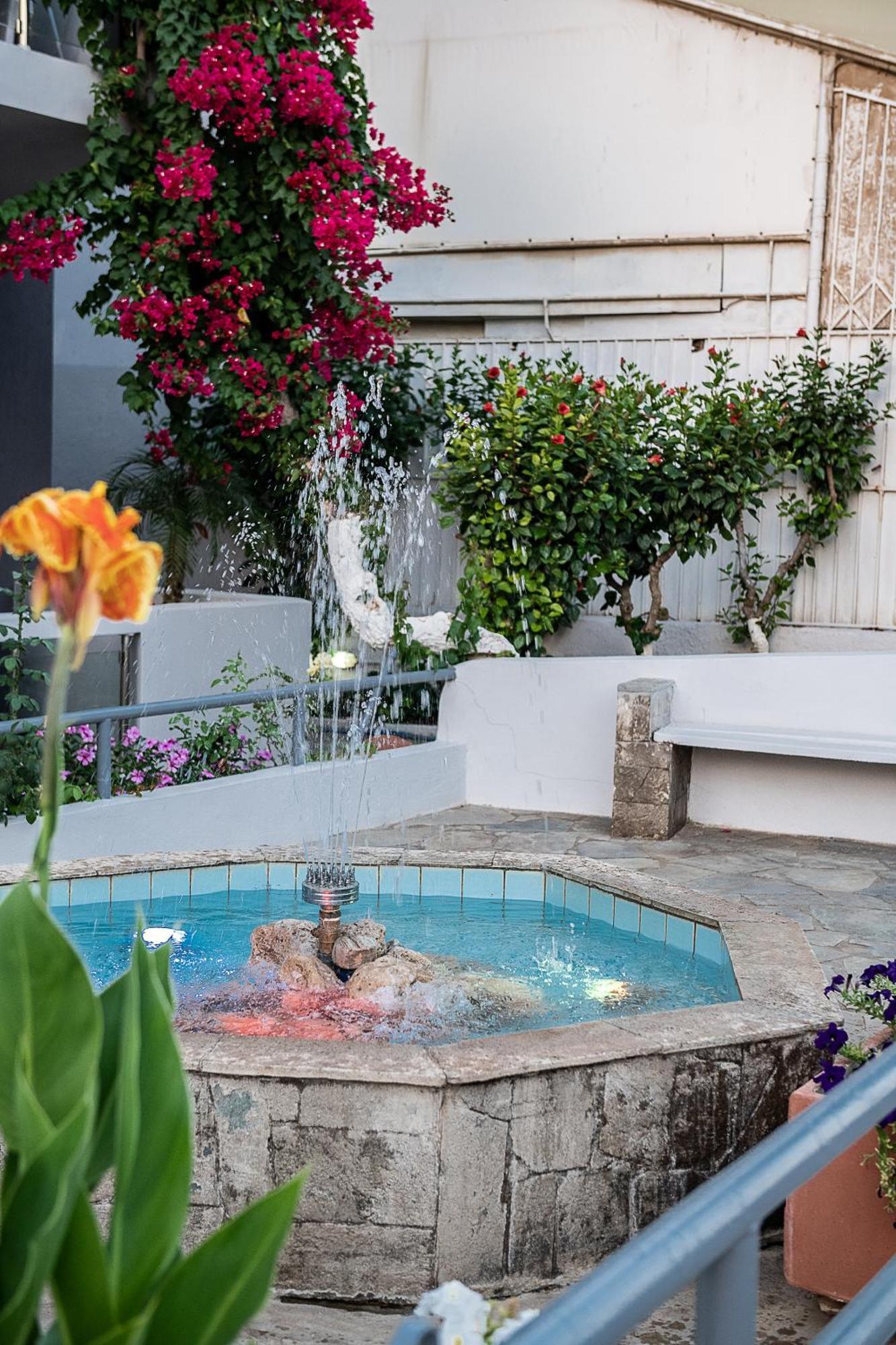 Lia Beachfront Apartments Stalós Exteriér fotografie
