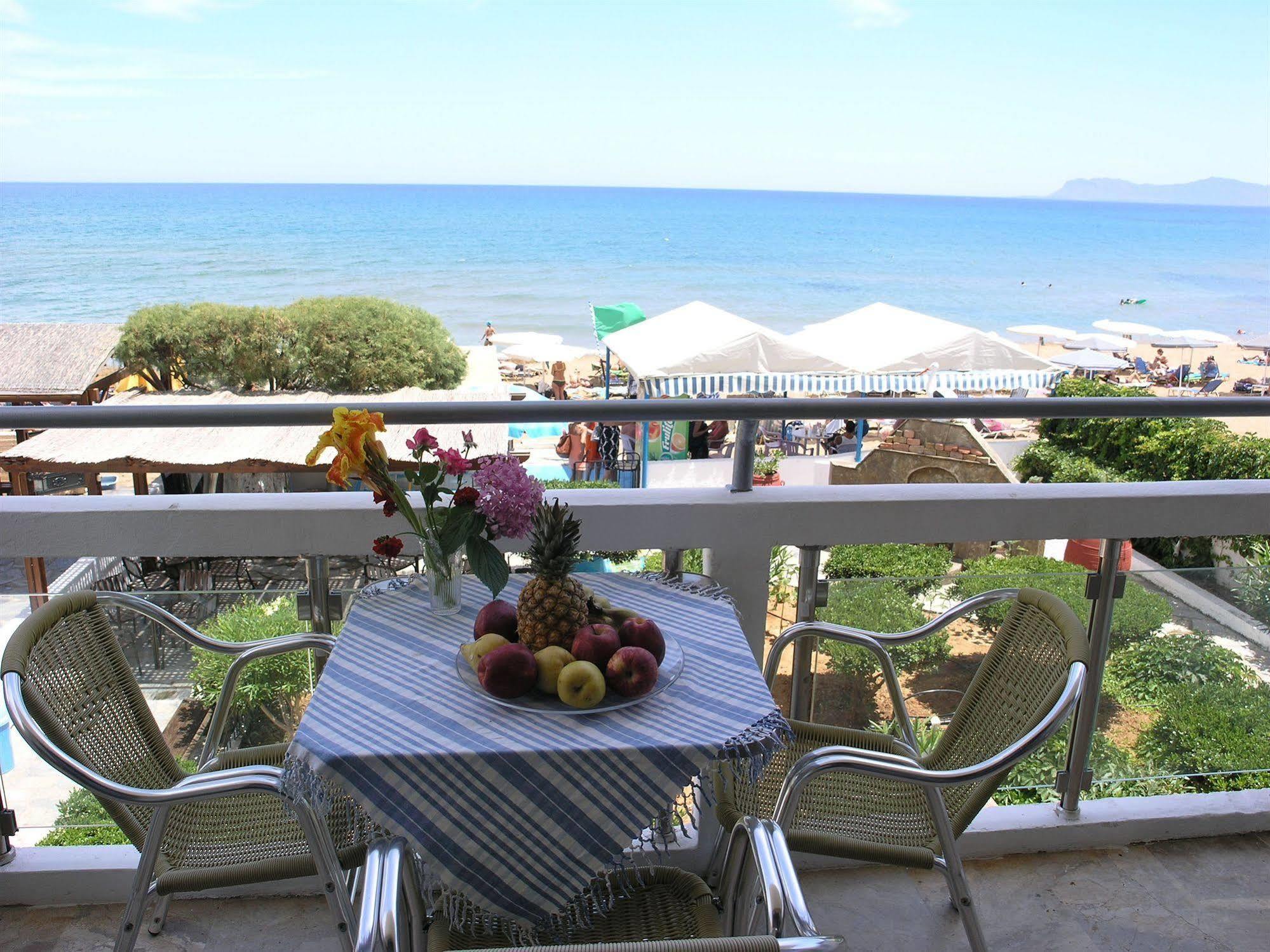 Lia Beachfront Apartments Stalós Exteriér fotografie
